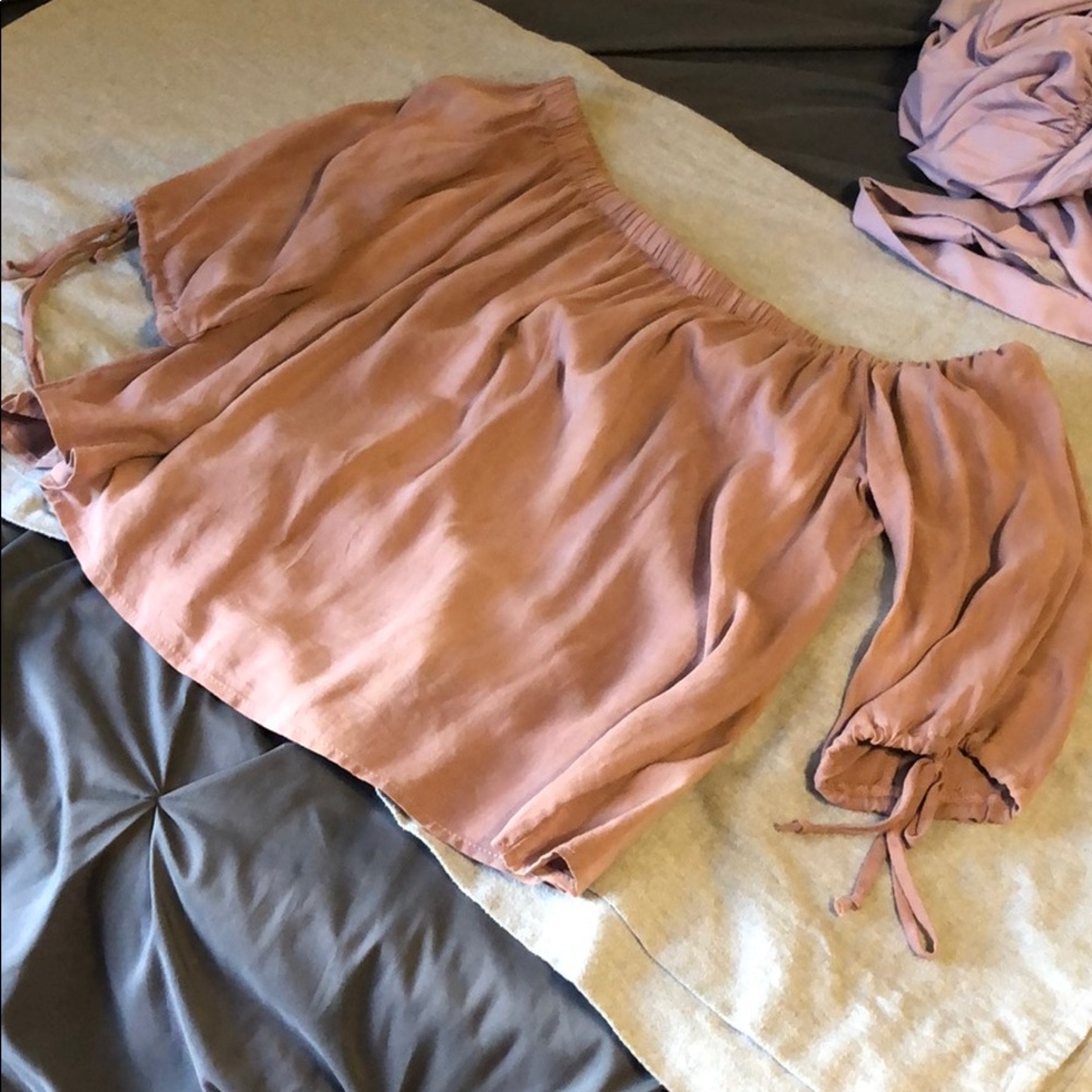 Off the shoulders-blouse